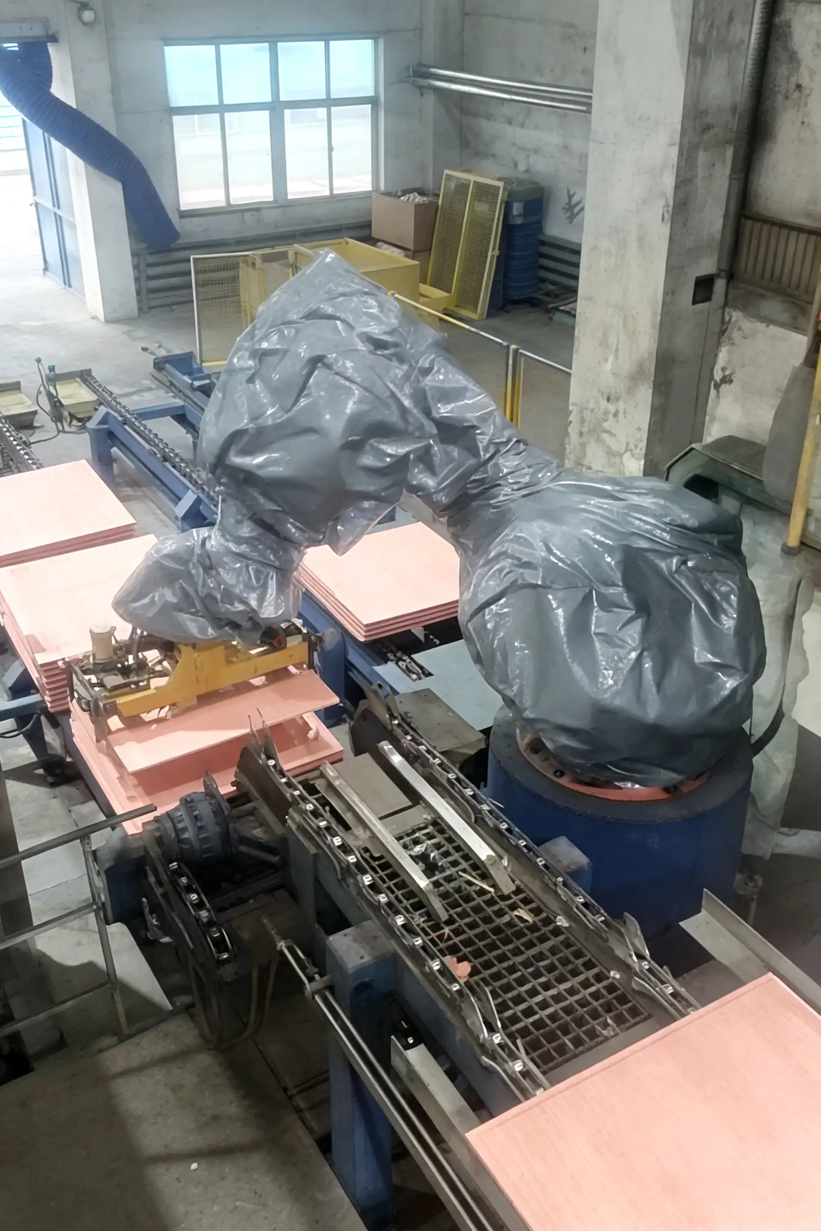 Robot protective cover used in metallurgical plant